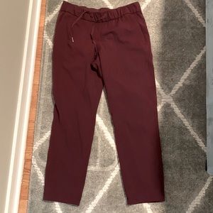 LULULEMON ON THE FLY PANT size 8